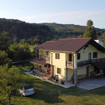 Pensiunea Gradinarilor Cu Ciubar Si Statie De Incarcare Electrica Auto Comanesti  Exterior foto