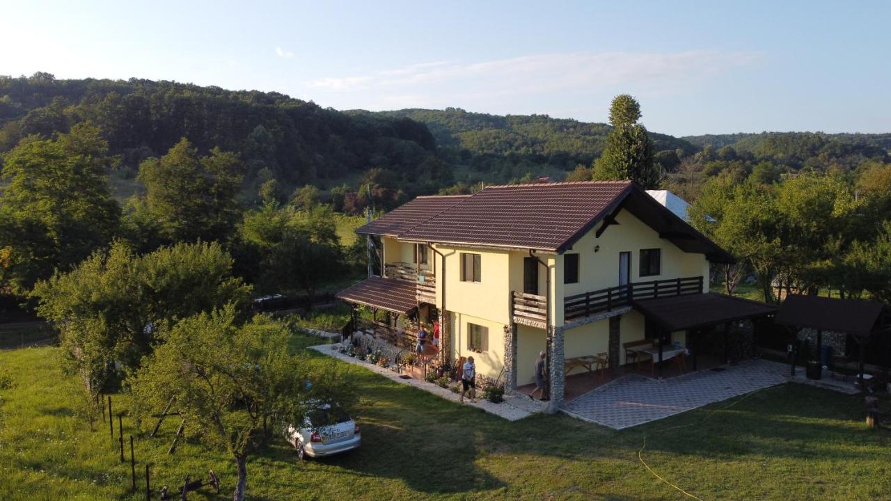 Pensiunea Gradinarilor Cu Ciubar Si Statie De Incarcare Electrica Auto Comanesti  Exterior foto
