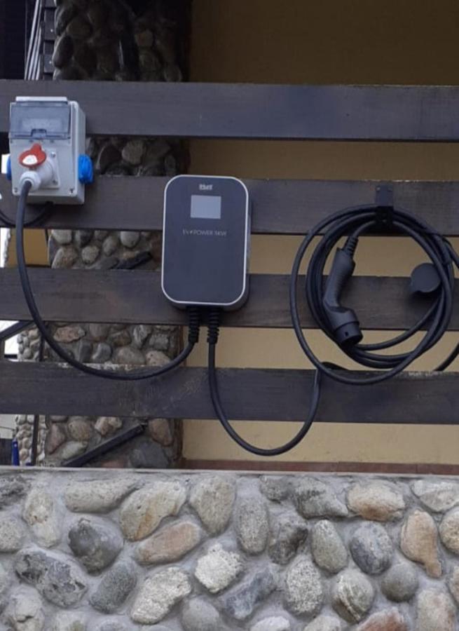 Pensiunea Gradinarilor Cu Ciubar Si Statie De Incarcare Electrica Auto Comanesti  Exterior foto