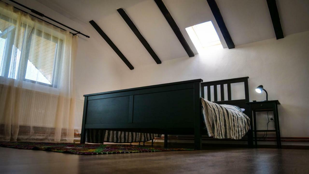 Pensiunea Gradinarilor Cu Ciubar Si Statie De Incarcare Electrica Auto Comanesti  Habitación foto